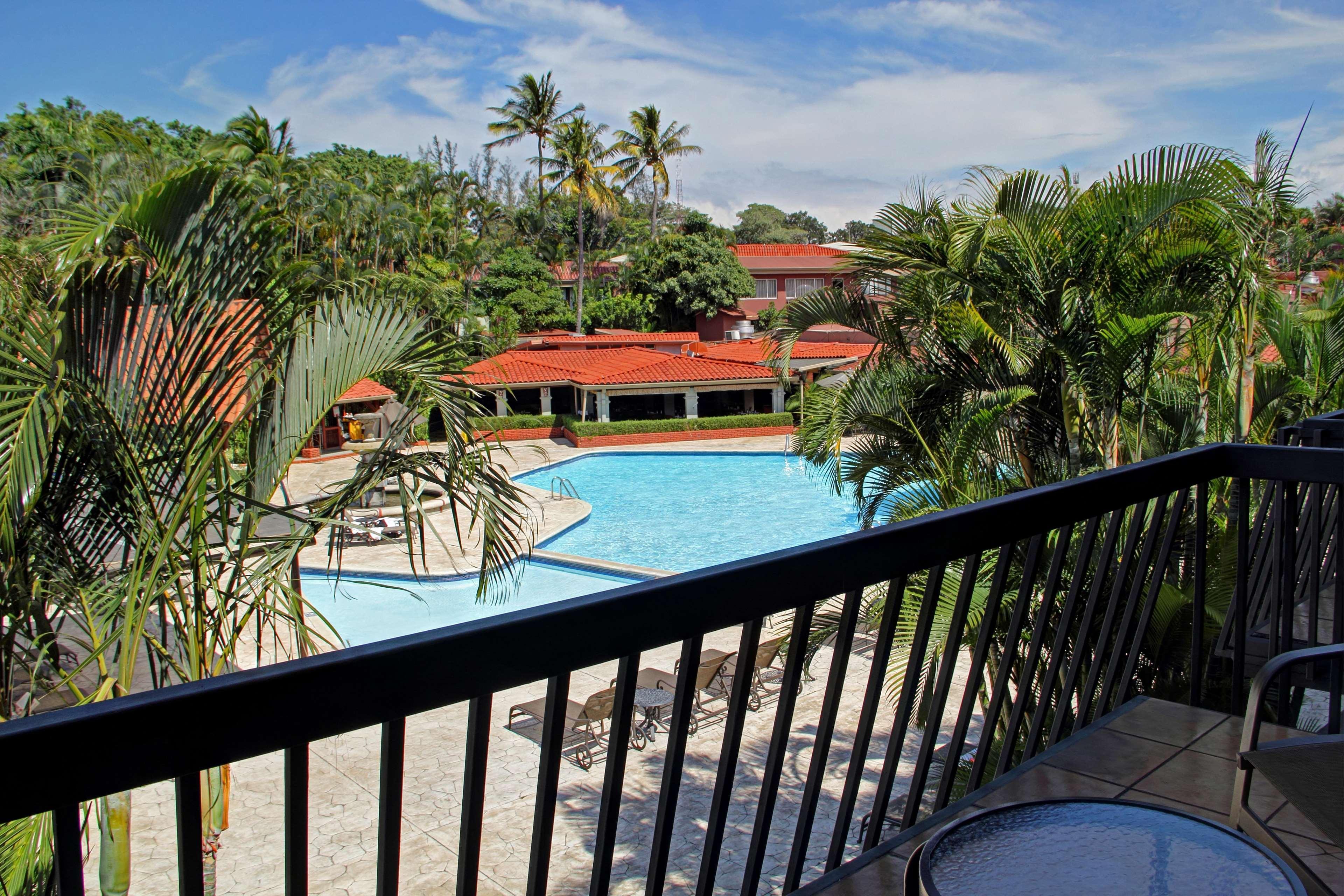 Готель Hilton Cariari Doubletree San Jose - Costa Rica Екстер'єр фото The pool at the hotel