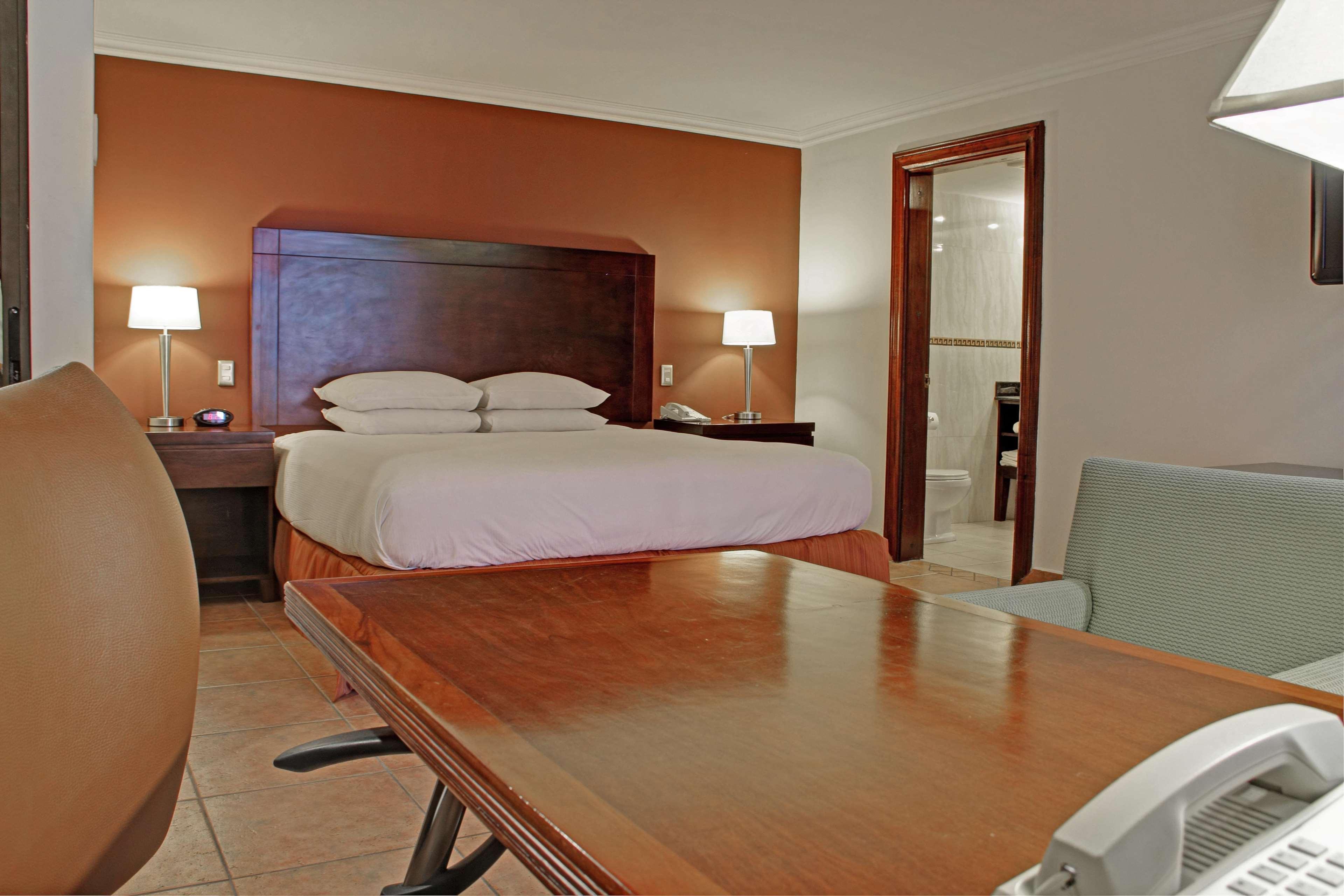 Готель Hilton Cariari Doubletree San Jose - Costa Rica Екстер'єр фото A typical room at the Holiday Inn