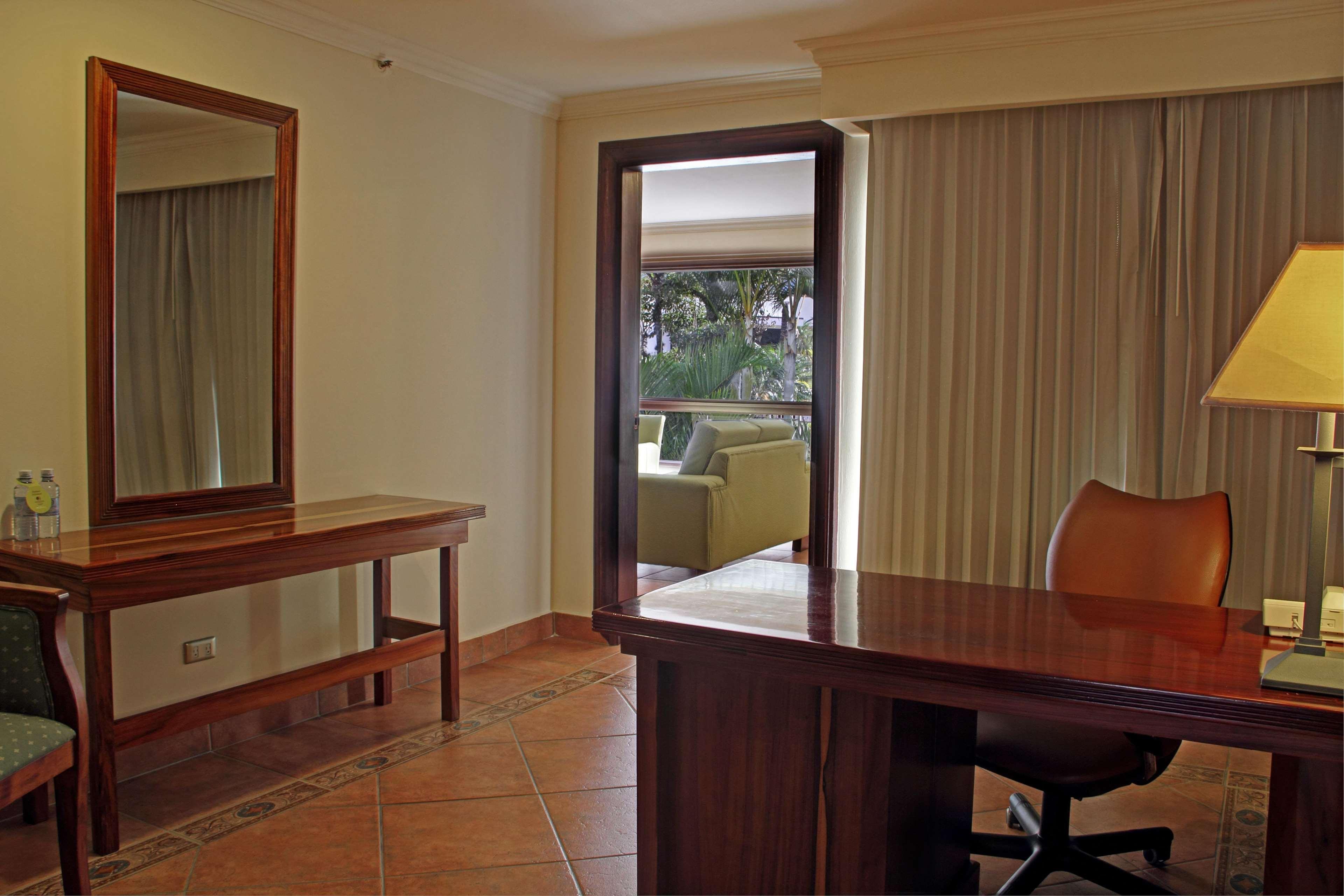 Готель Hilton Cariari Doubletree San Jose - Costa Rica Екстер'єр фото A room at the hotel